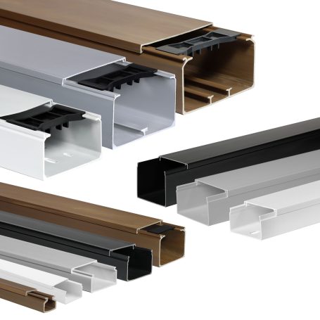 Mehrere Kabelkanäle in verschiedenen Farben: Braun, Weiß, Schwarz und Grau.